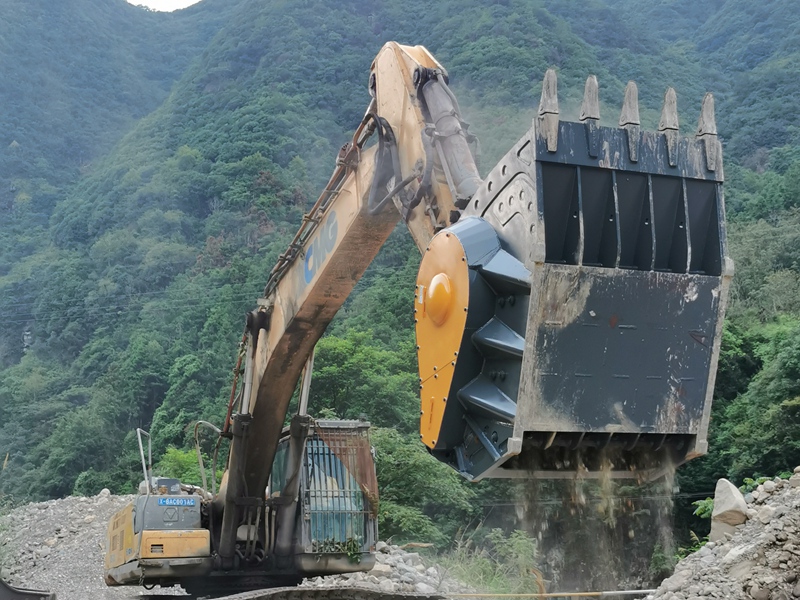Crusher Bucket